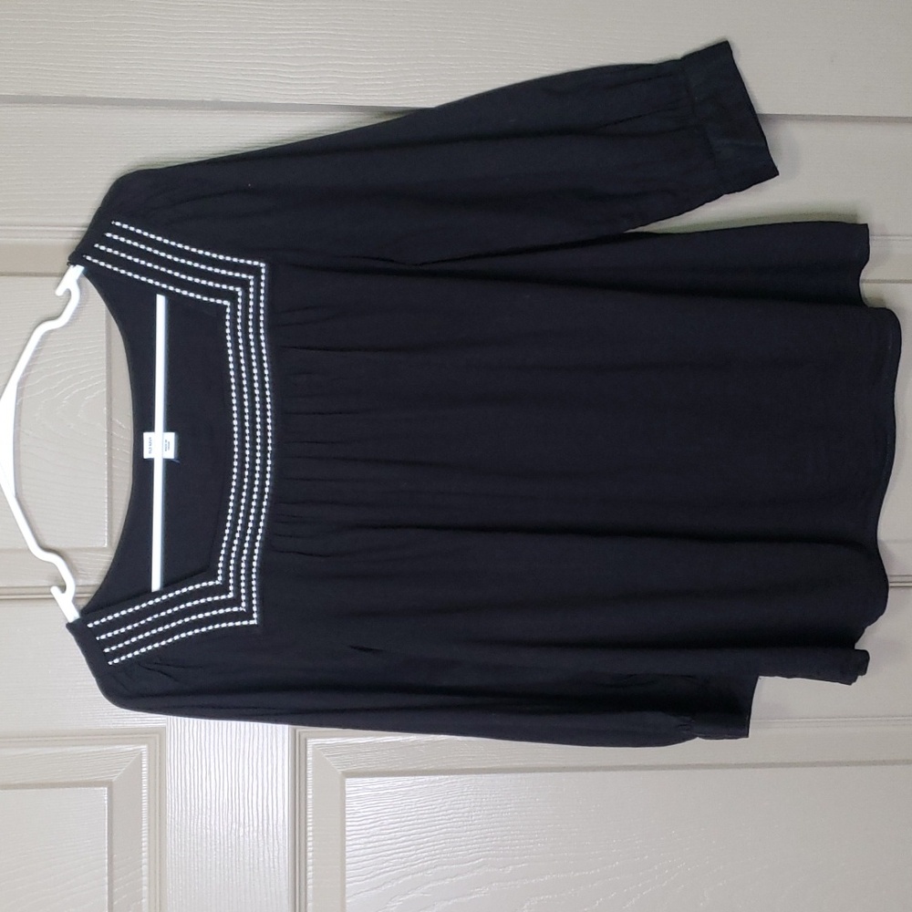 Old navy black & white embroidered square neck top size medium